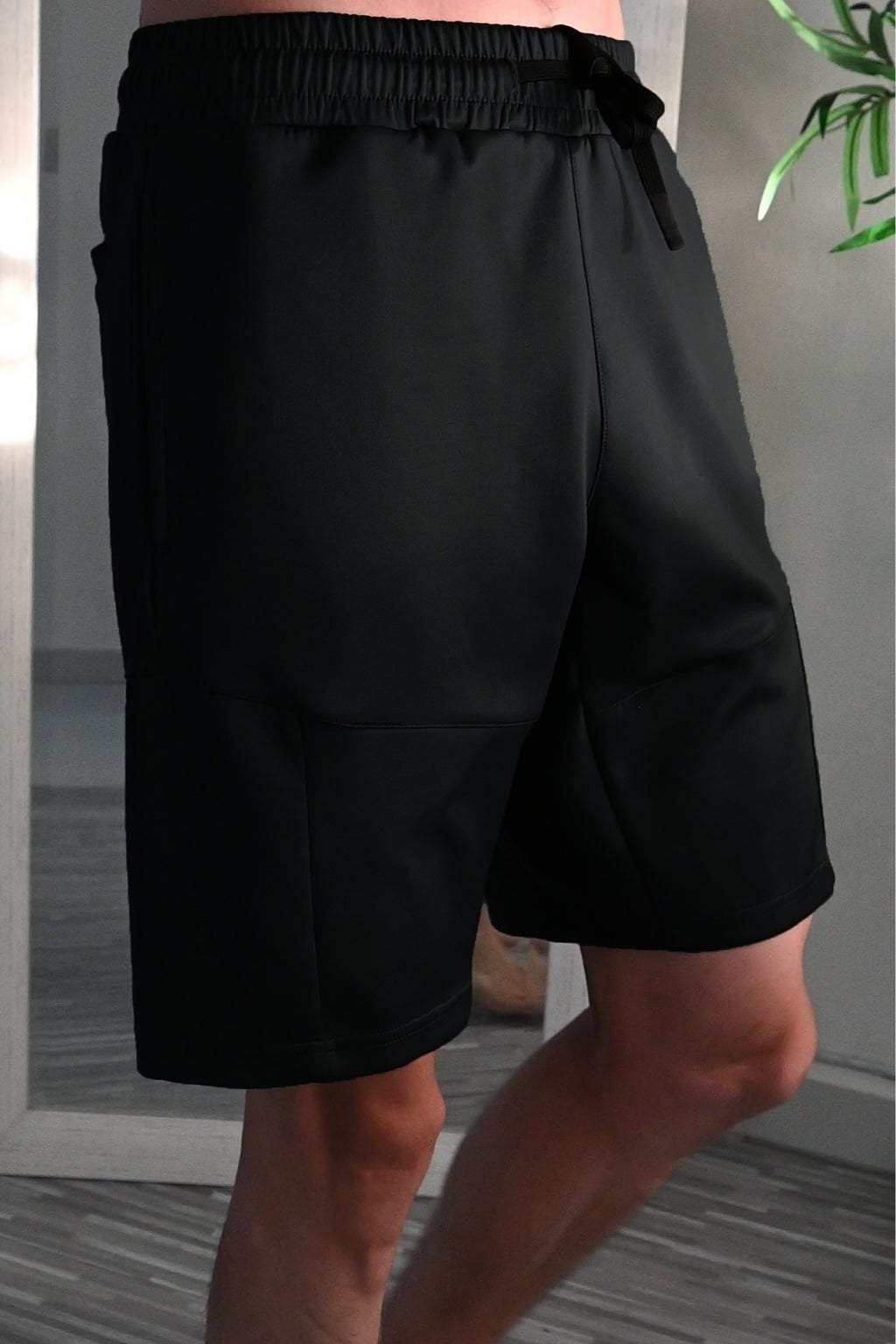 Nimbus Paneled 7" Shorts | Black