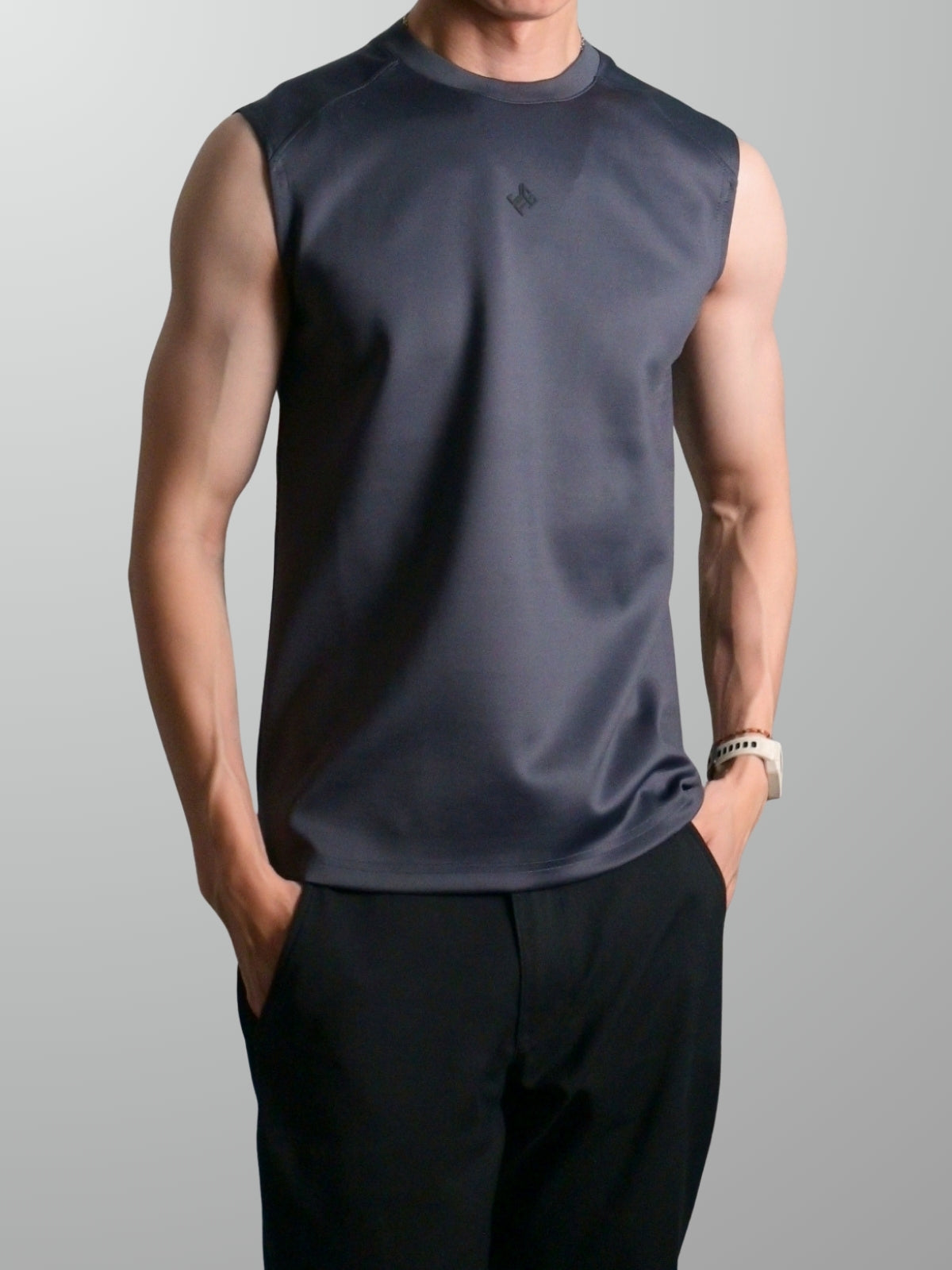 Nimbus Regular Arc Vest | Charcoal