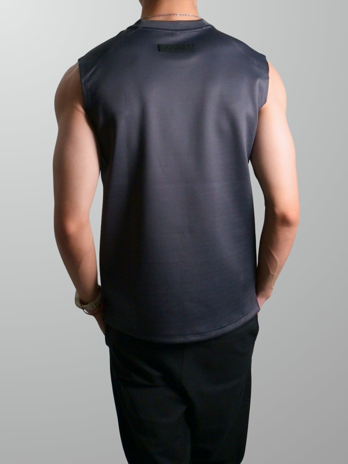Nimbus Regular Arc Vest | Charcoal