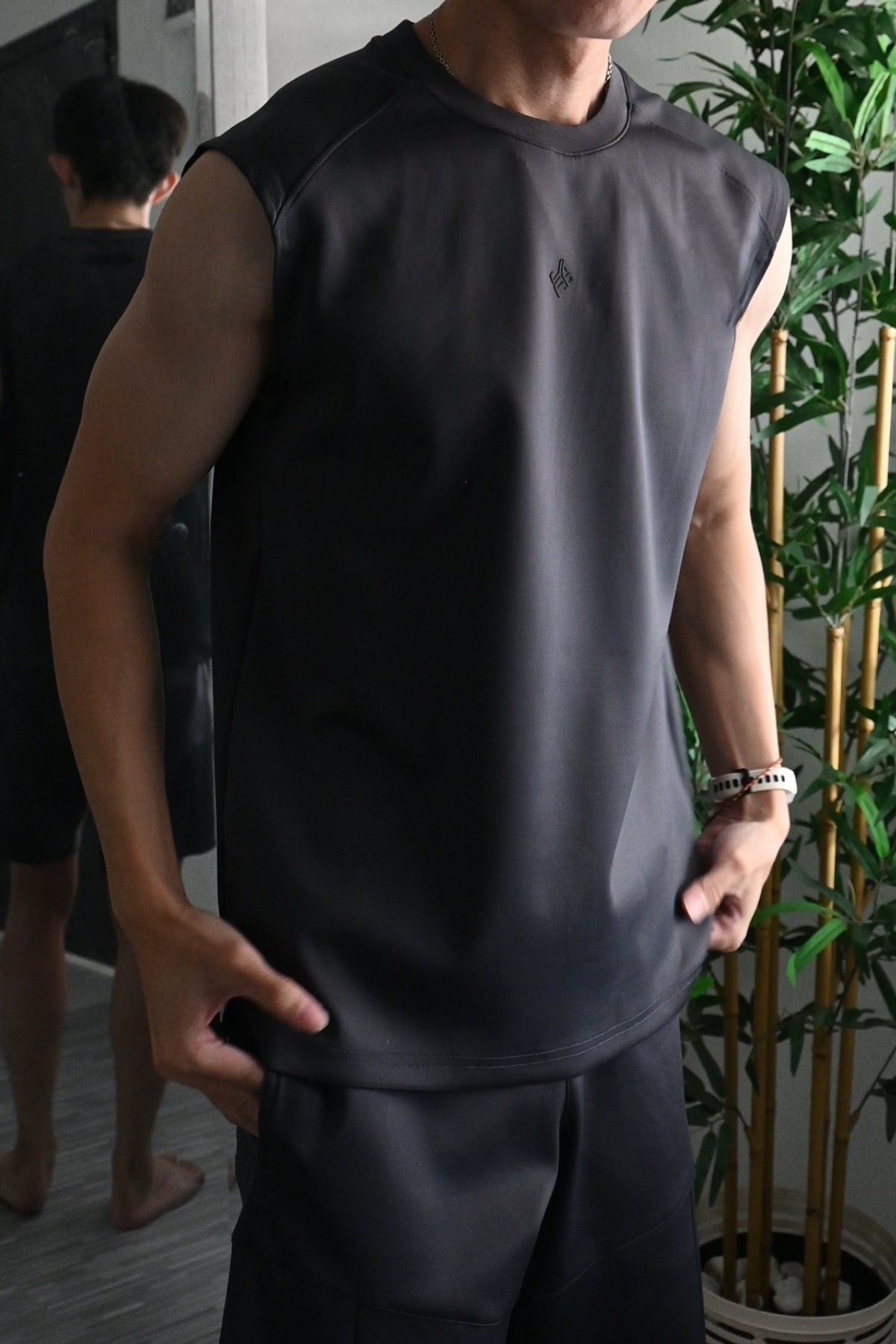 Nimbus Regular Arc Vest | Charcoal
