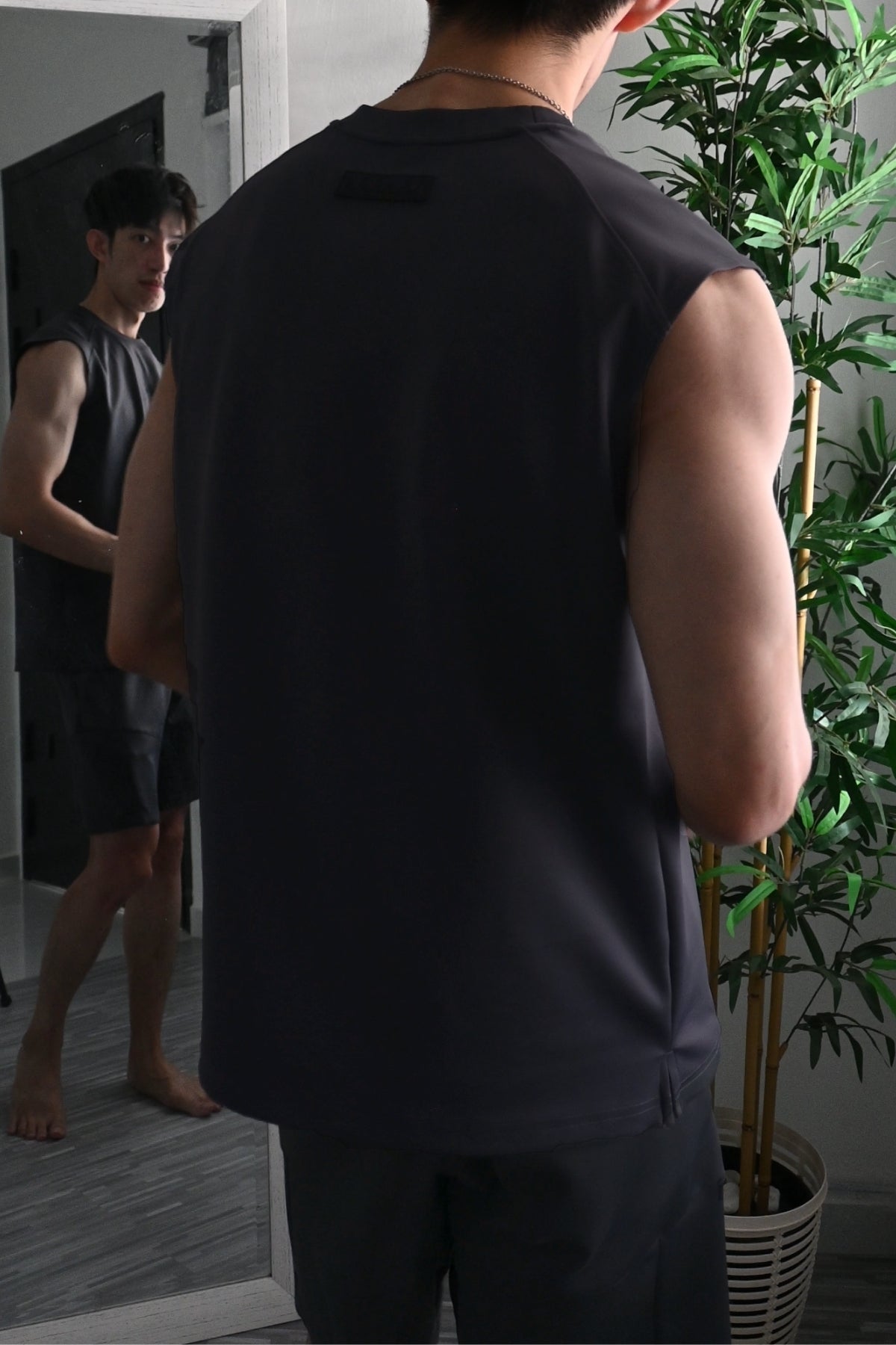 Nimbus Regular Arc Vest | Charcoal