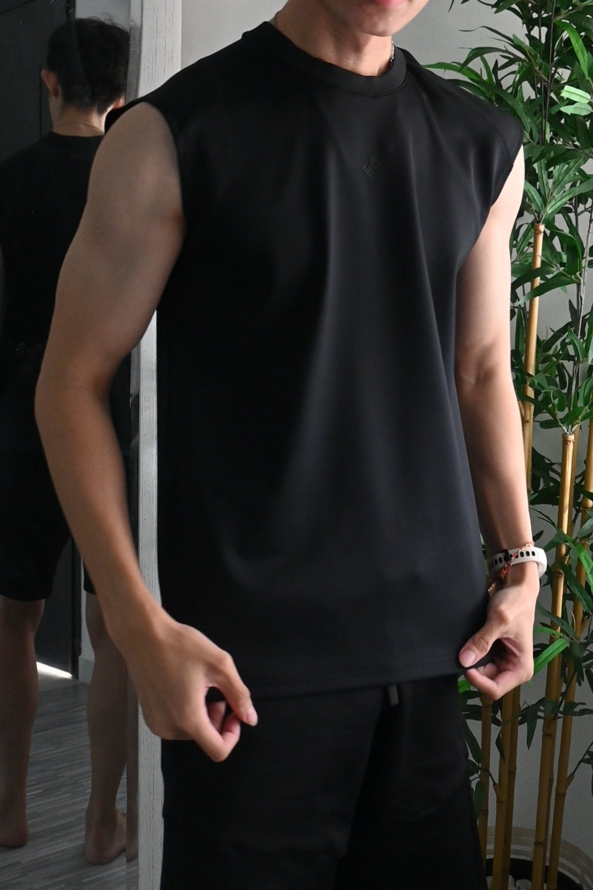 Nimbus Regular Arc Vest | Black